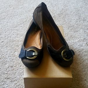 Brown closed toe flats